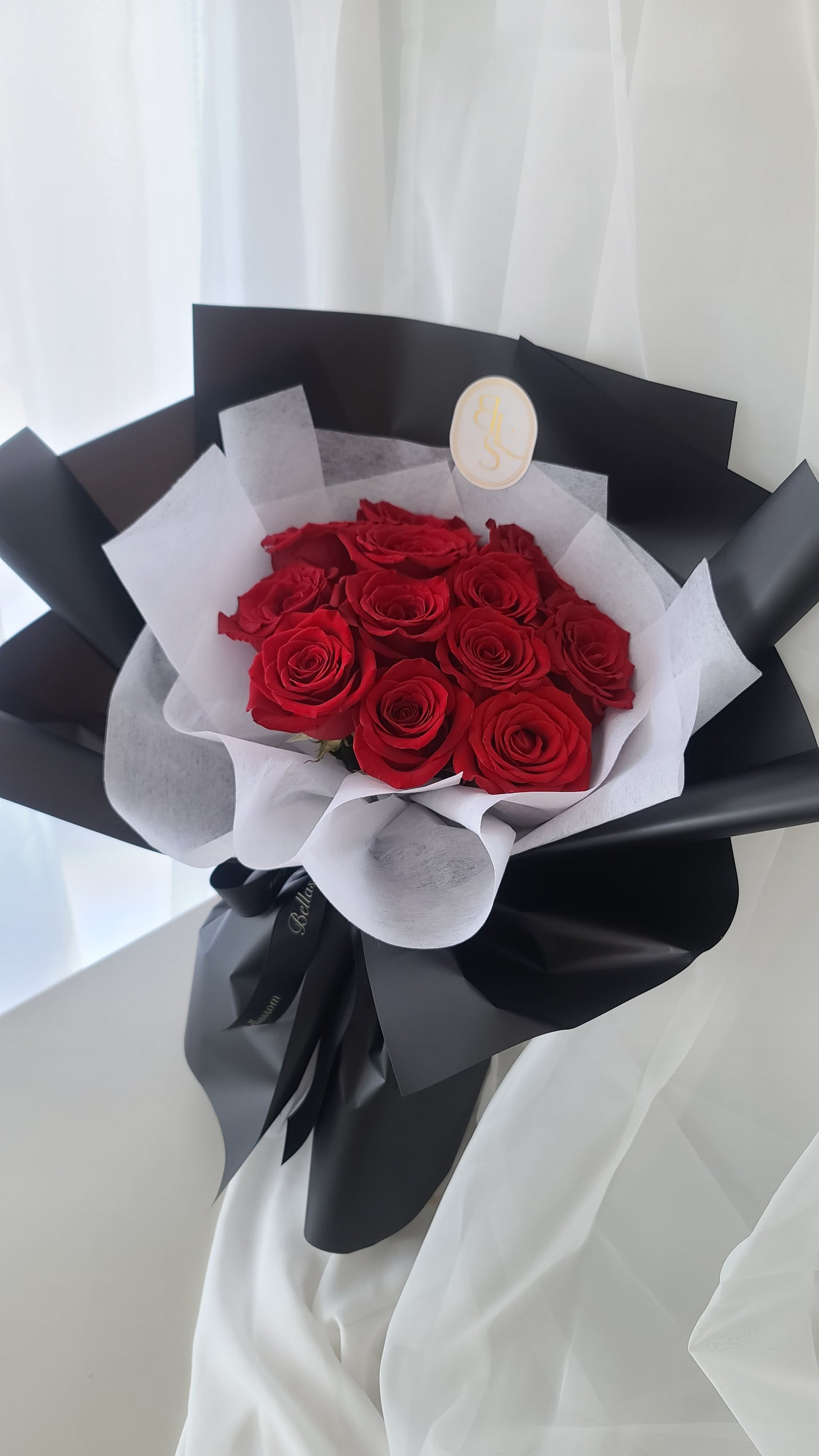 CLASSIC RED ROSE BOUQUET