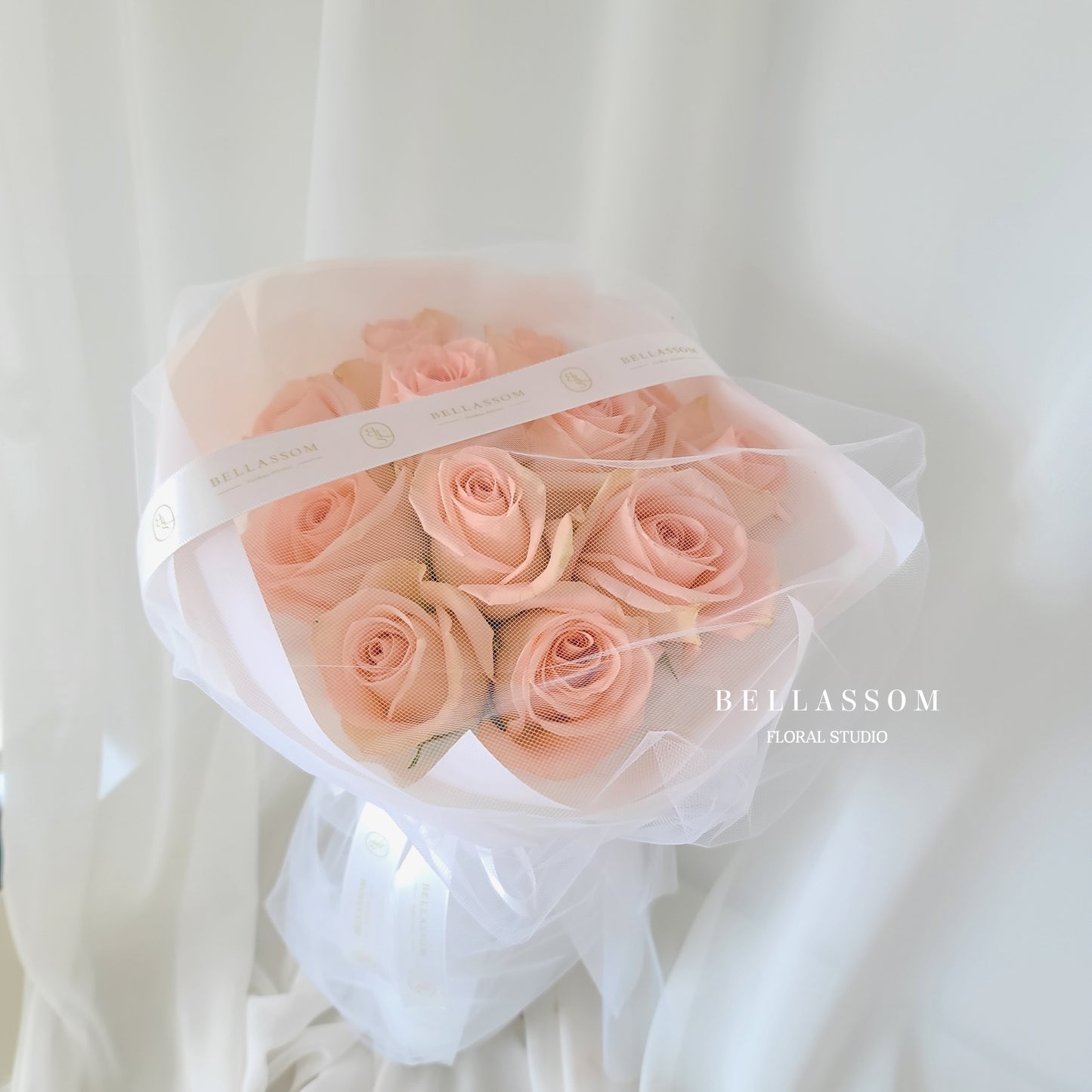 VEILED ROSE BOUQUET