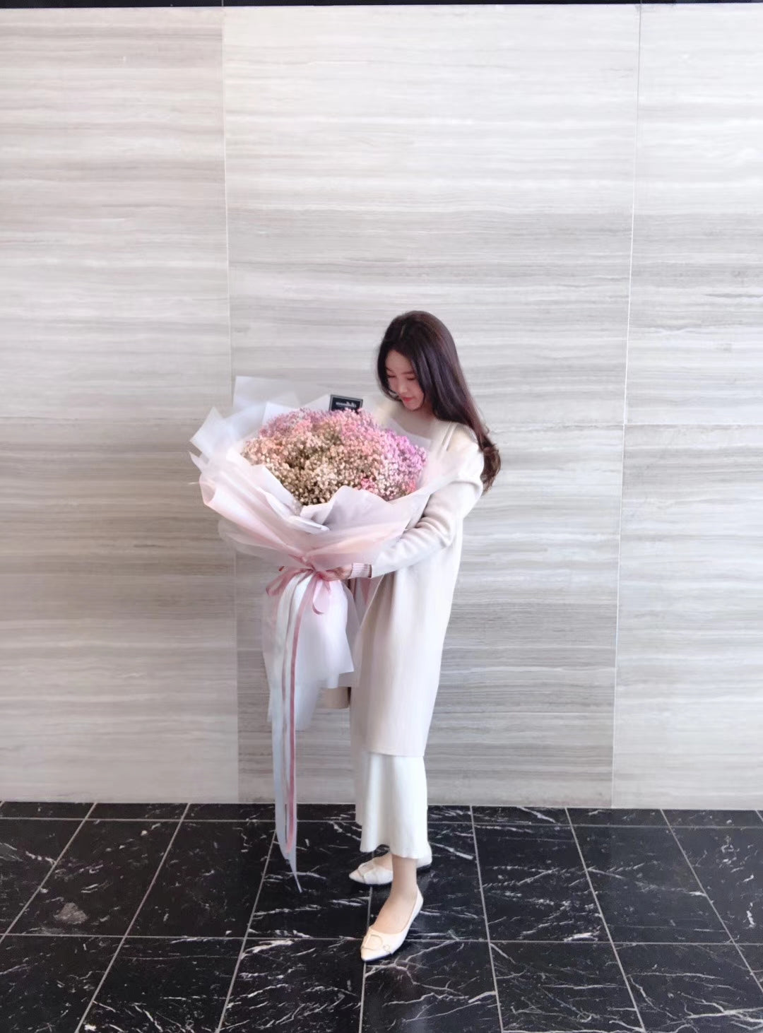 Large gypsophila bouquet for Valentine’s Day, anniversaries, or birthdays, delivery across Vancouver