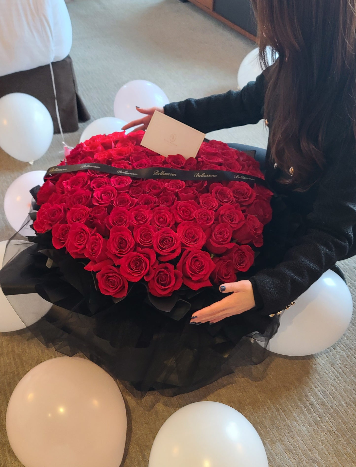 The ultimate 100-rose royal gift set for high-end birthday celebrations in Burnaby.