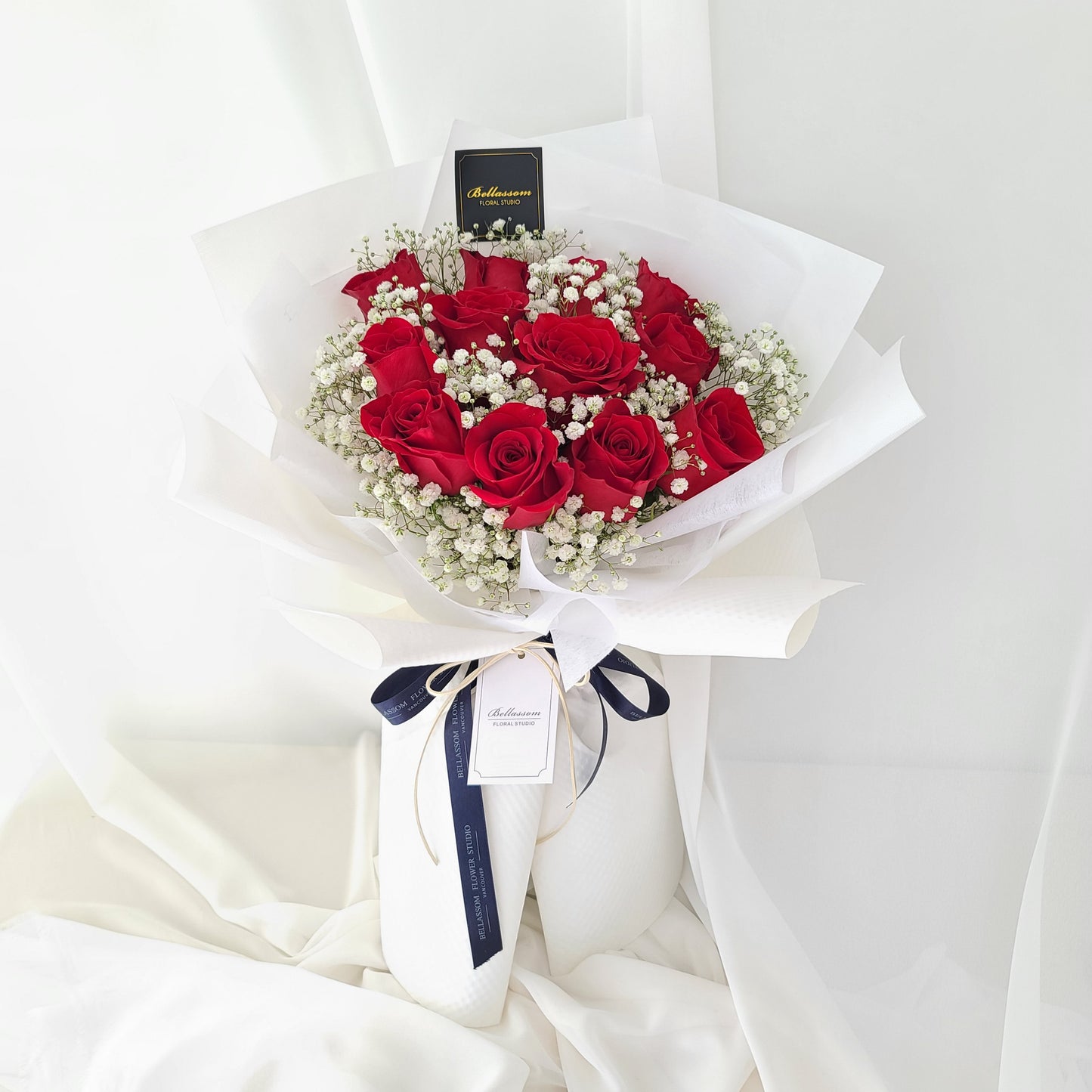 Elegant hand-tied Rose & Baby’s Breath bouquet ideal as a romantic gift in Vancouver