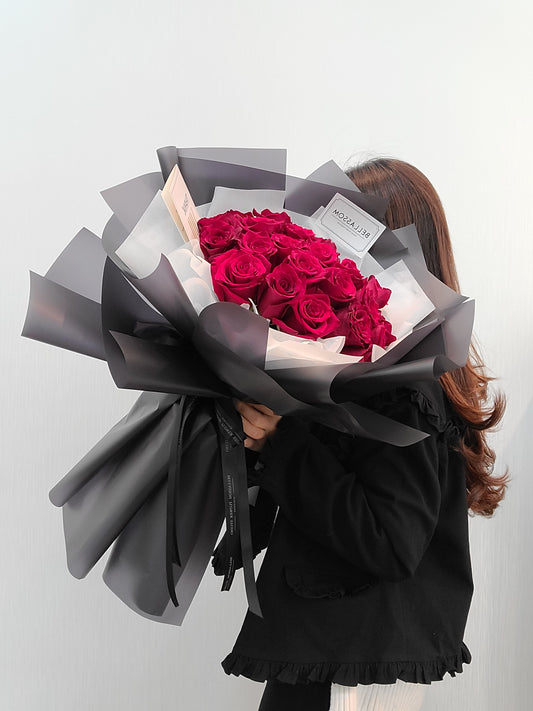 THE CLASSIC RED ROSE BOUQUET